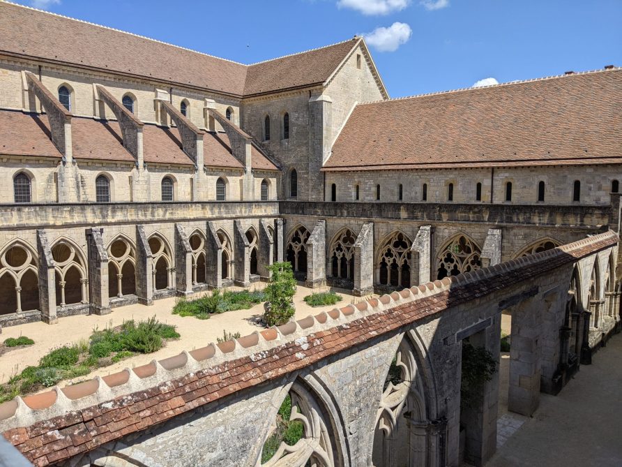 Abbaye de Noirlac : Joyau cistercien au cœur du Berry