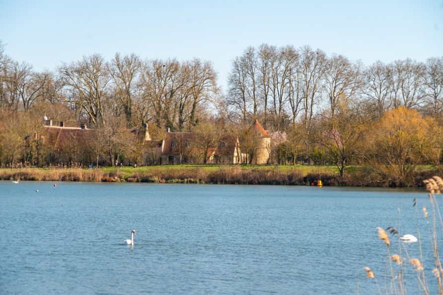 Le lac d&rsquo;Auron : un havre de loisirs au cœur de Bourges