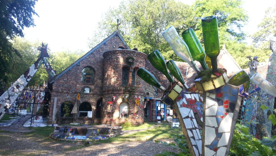 La Borne et la Cathédrale Linard : Art, Céramique et Création à 1h du Château de la Brosse