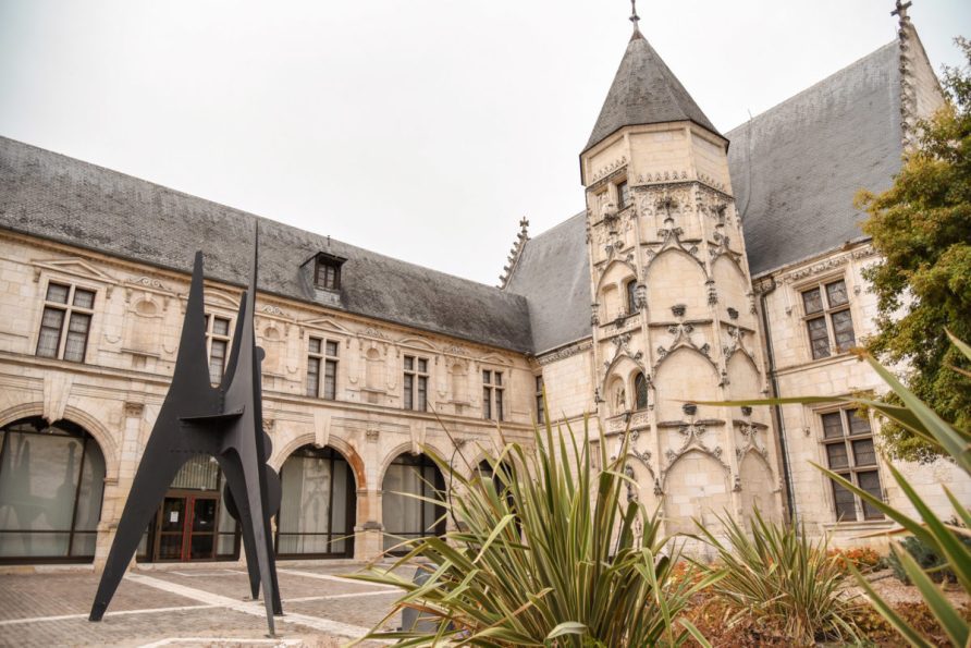 Trésors de Bourges : entre Histoire, Art et Excellence Artisanale